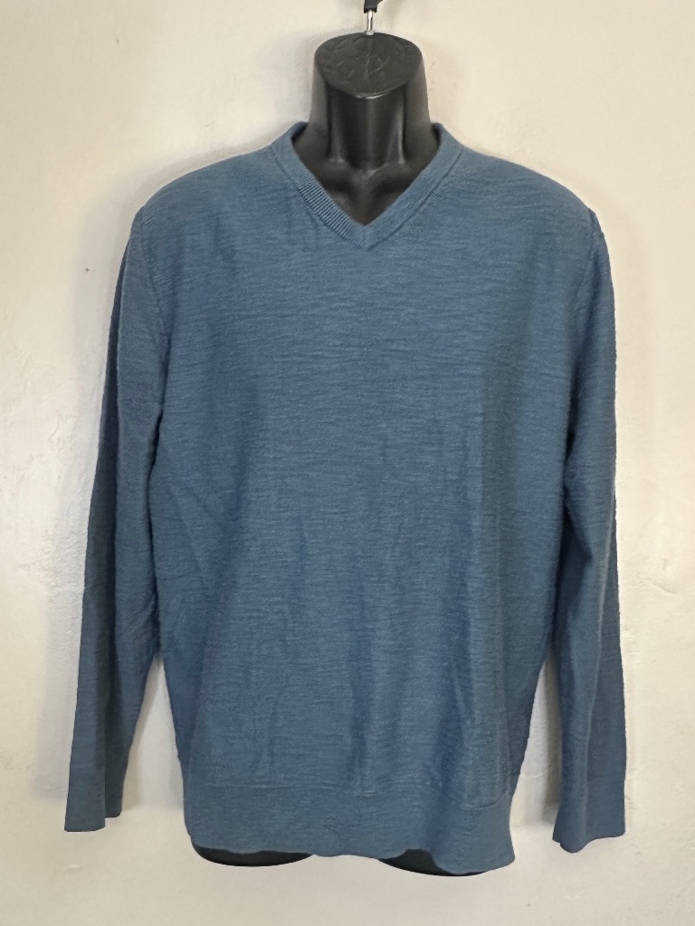 Alesbury Sweater Large Gently worn 100% cotton 22" armpit to armpit